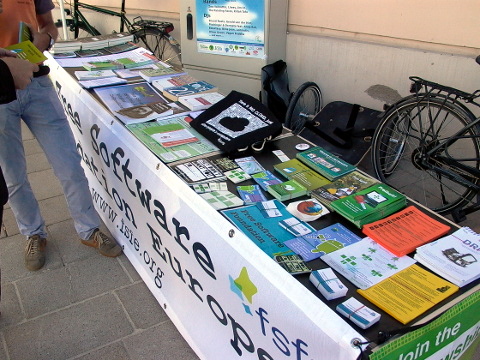 The four meter long information desk