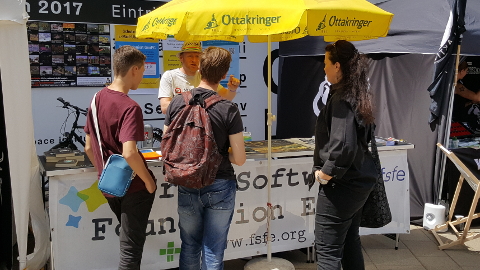 Laufend intensive Beratungsgespräche am Infostand